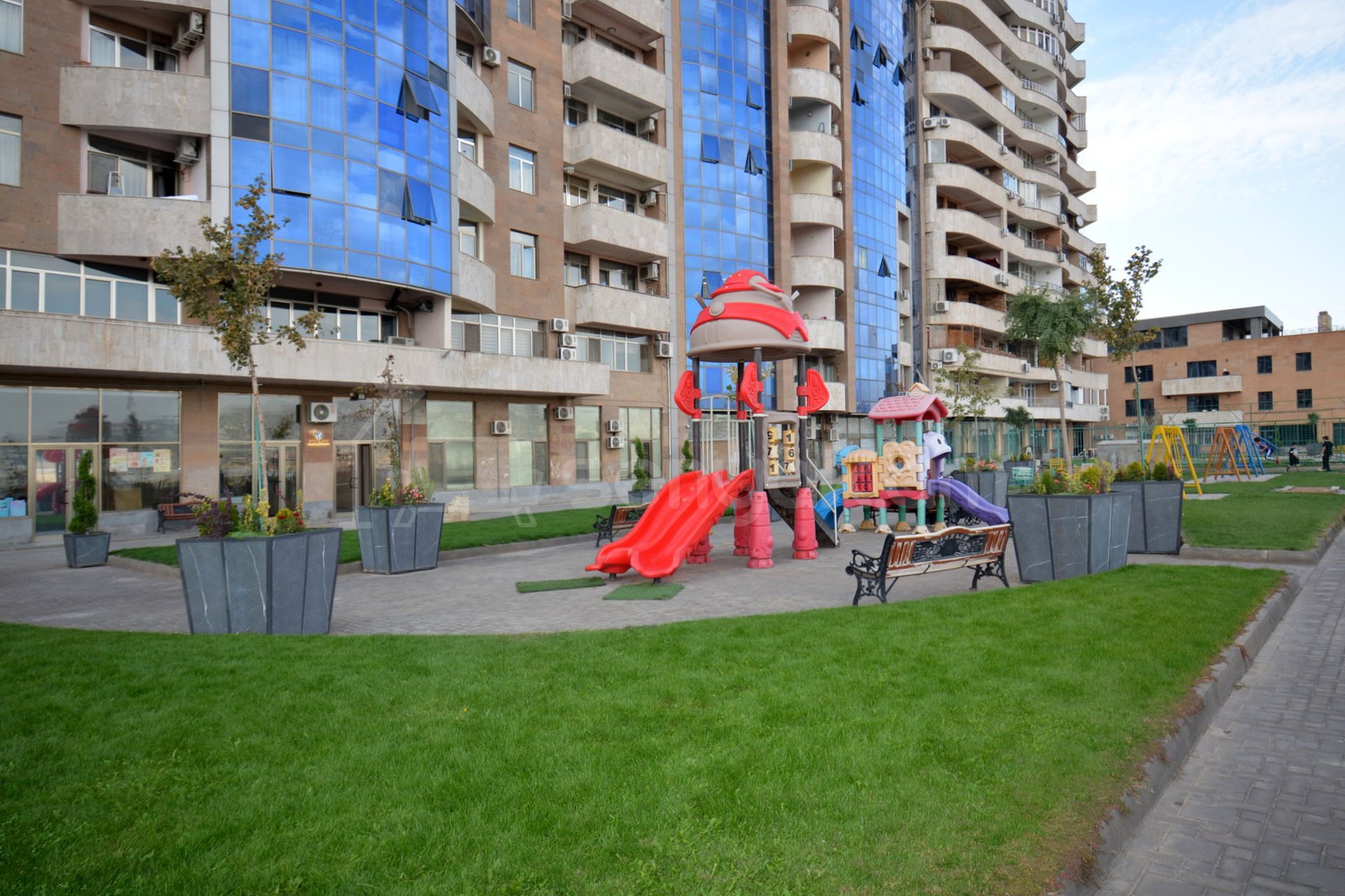 3 Սենյականոց Բնակարան Նորակառույցում, 105քմ, 12/16 հարկ, Կապիտալ Վերանորոգված