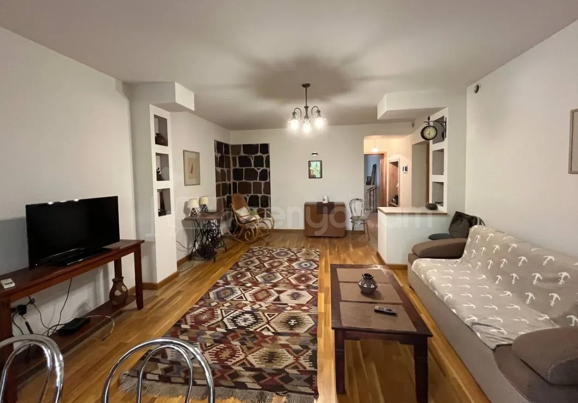 2 Սենյականոց Բնակարան Քարե Շենքում, 71քմ, 2/5 հարկ, Դիզայներական Վերանորոգված, Կահավորված, Արևկող