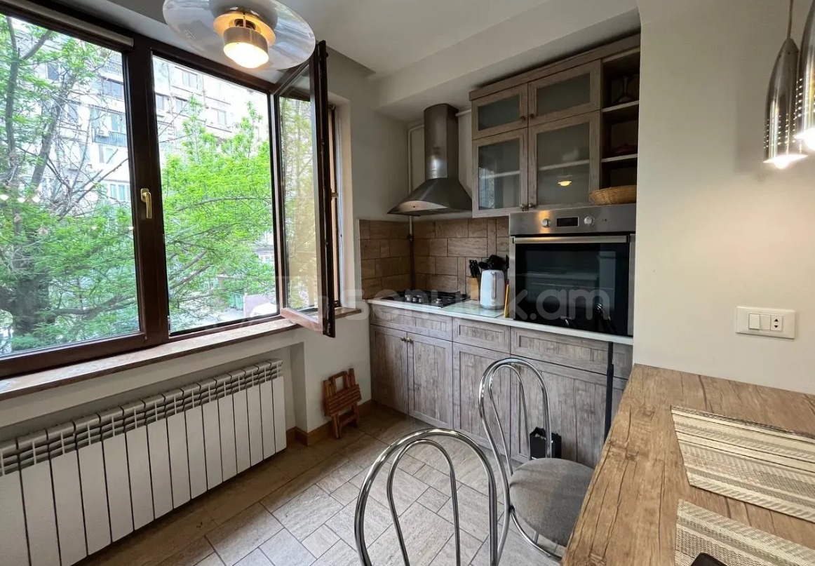 2 Սենյականոց Բնակարան Քարե Շենքում, 71քմ, 2/5 հարկ, Դիզայներական Վերանորոգված, Կահավորված, Արևկող