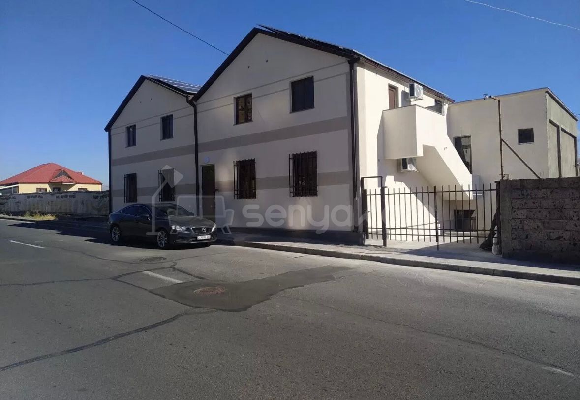 3 Սենյականոց Բնակարան Նորակառույց Քարե Շենքում, 60քմ, 2/2 հարկ, Կապիտալ Վերանորոգված, Կահավորված, Արևկող