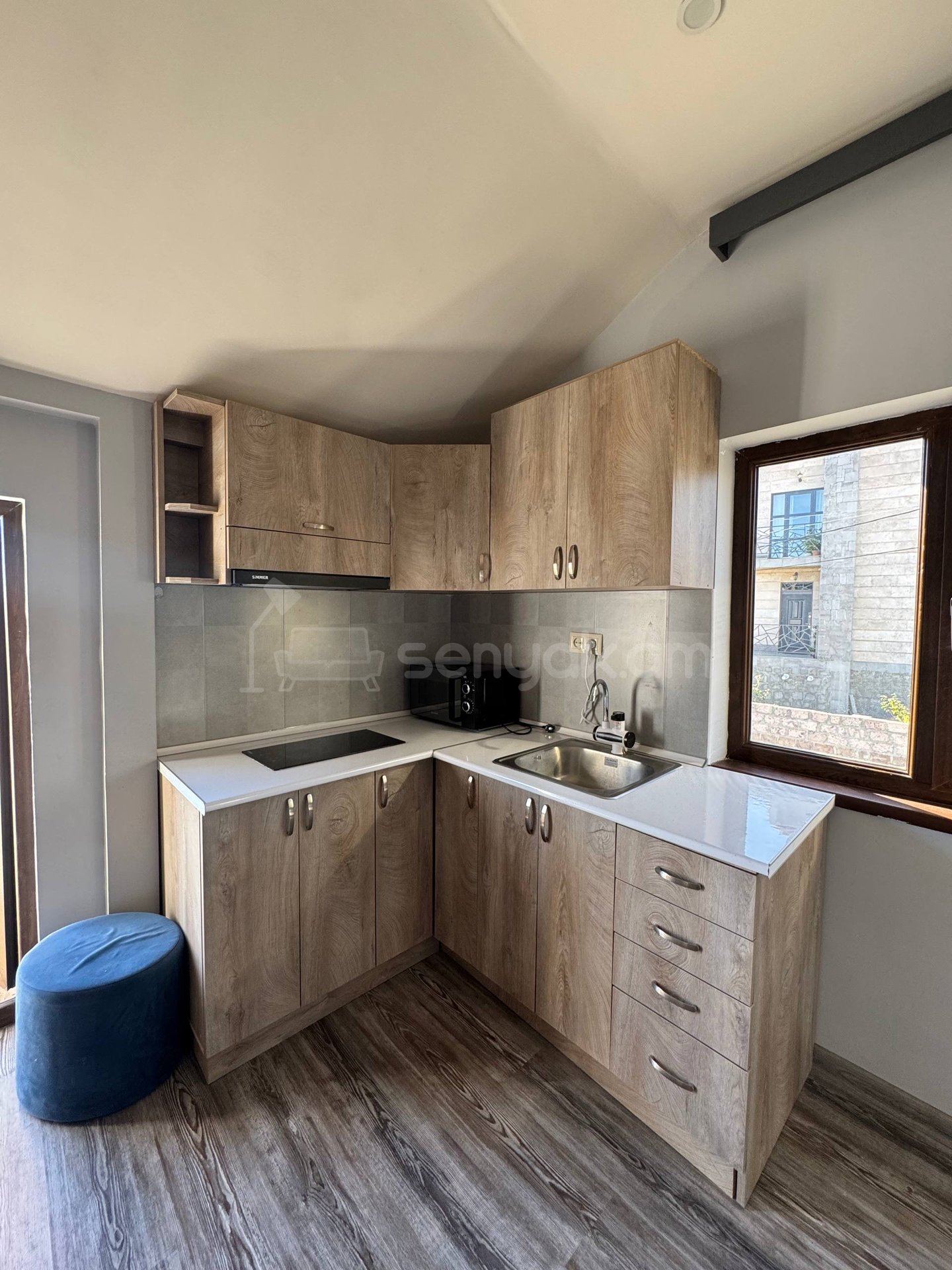 3 Սենյականոց Բնակարան Նորակառույց Քարե Շենքում, 60քմ, 2/2 հարկ, Կապիտալ Վերանորոգված, Կահավորված, Արևկող