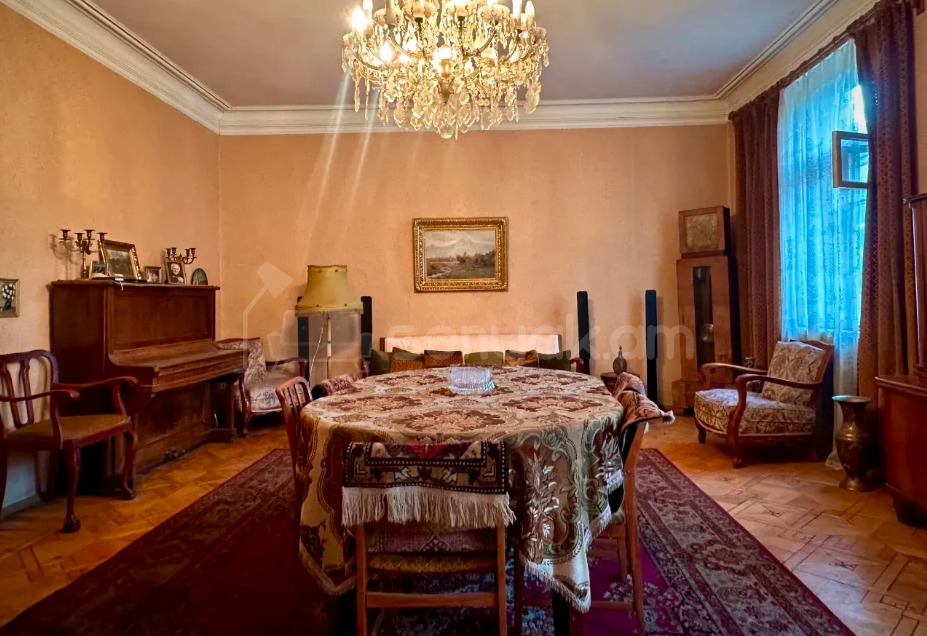 3 Սենյականոց Բնակարան Քարե Շենքում, 76քմ, 3/4 հարկ, Նորմալ Վիճակում