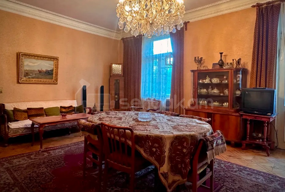 3 Սենյականոց Բնակարան Քարե Շենքում, 76քմ, 3/4 հարկ, Նորմալ Վիճակում