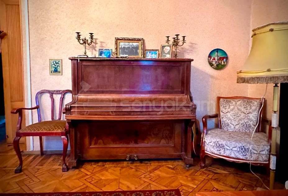 3 Սենյականոց Բնակարան Քարե Շենքում, 76քմ, 3/4 հարկ, Նորմալ Վիճակում