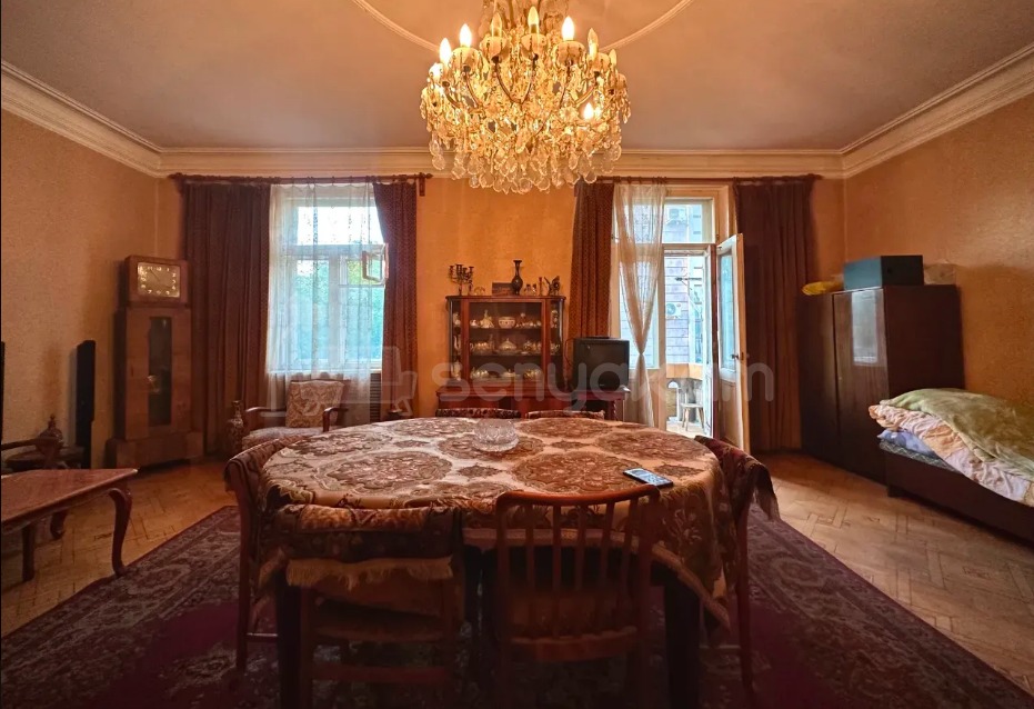 3 Սենյականոց Բնակարան Քարե Շենքում, 76քմ, 3/4 հարկ, Նորմալ Վիճակում