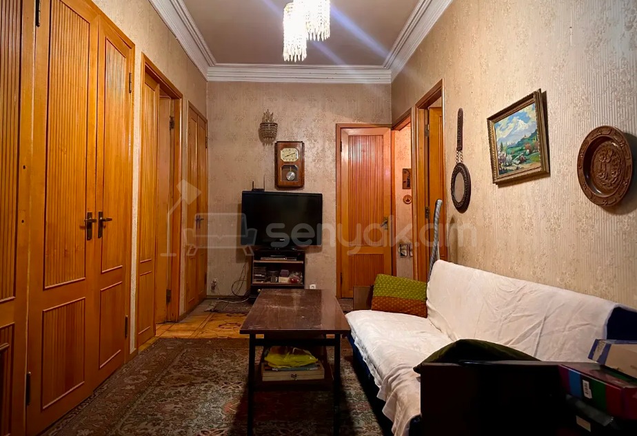 3 Սենյականոց Բնակարան Քարե Շենքում, 76քմ, 3/4 հարկ, Նորմալ Վիճակում