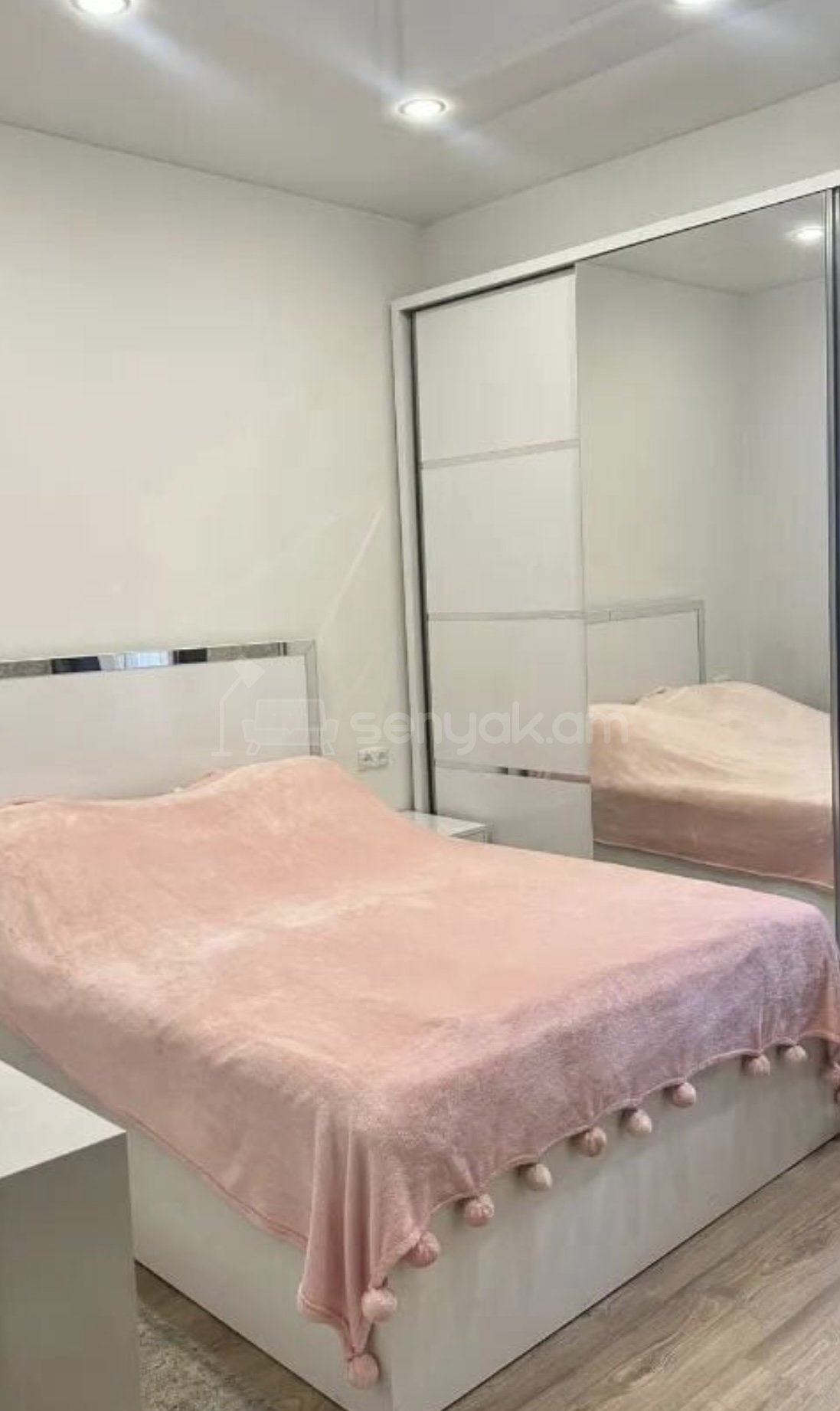 2 Սենյականոց Բնակարան Քարե Շենքում, 60քմ, 1/5 հարկ, Դիզայներական Վերանորոգված, Կահավորված, Արևկող