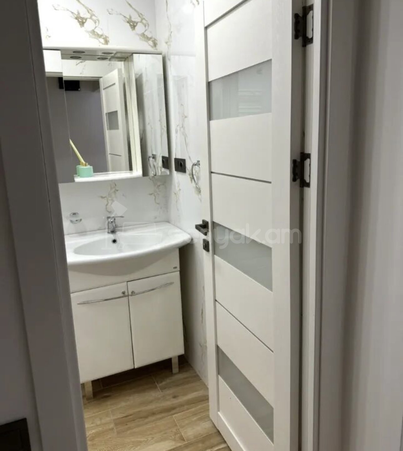 2 Սենյականոց Բնակարան Քարե Շենքում, 60քմ, 4/5 հարկ, Դիզայներական Վերանորոգված, Կահավորված