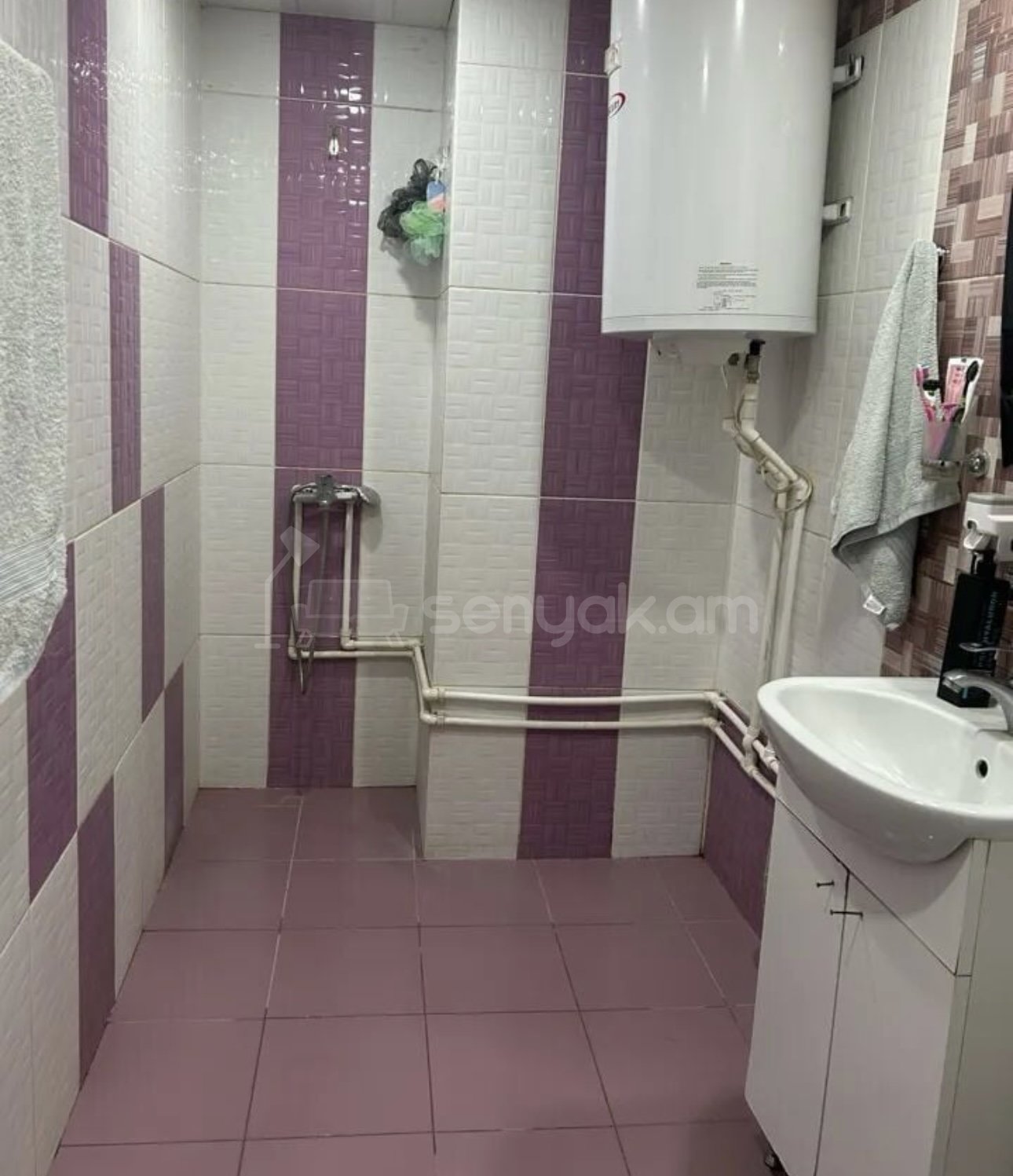 1 Սենյականոց Բնակարան, 50քմ, 2/9 հարկ, Նորմալ Վիճակում, Մասամբ Կահավորված, Արևկող