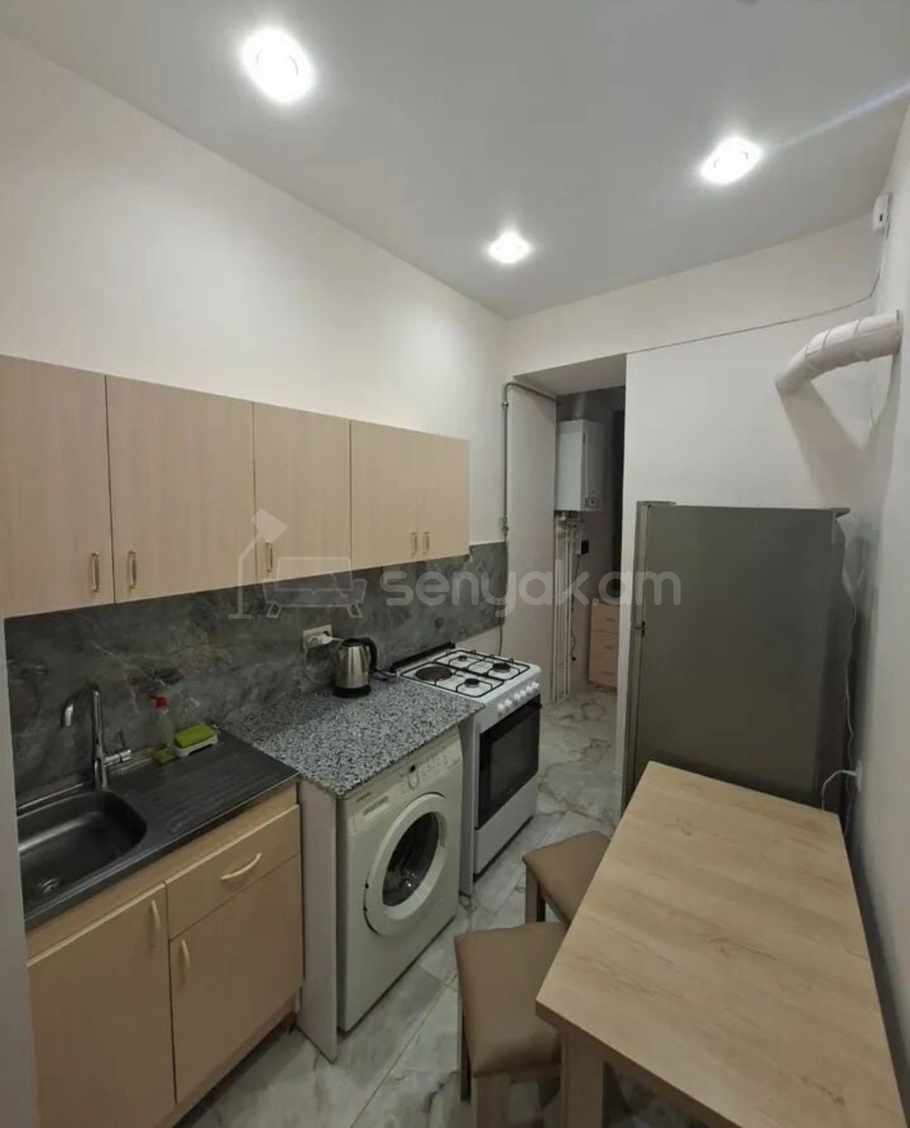 2 Սենյականոց Բնակարան Քարե Շենքում, 65քմ, 2/4 հարկ, Դիզայներական Վերանորոգված, Կահավորված, Արևկող