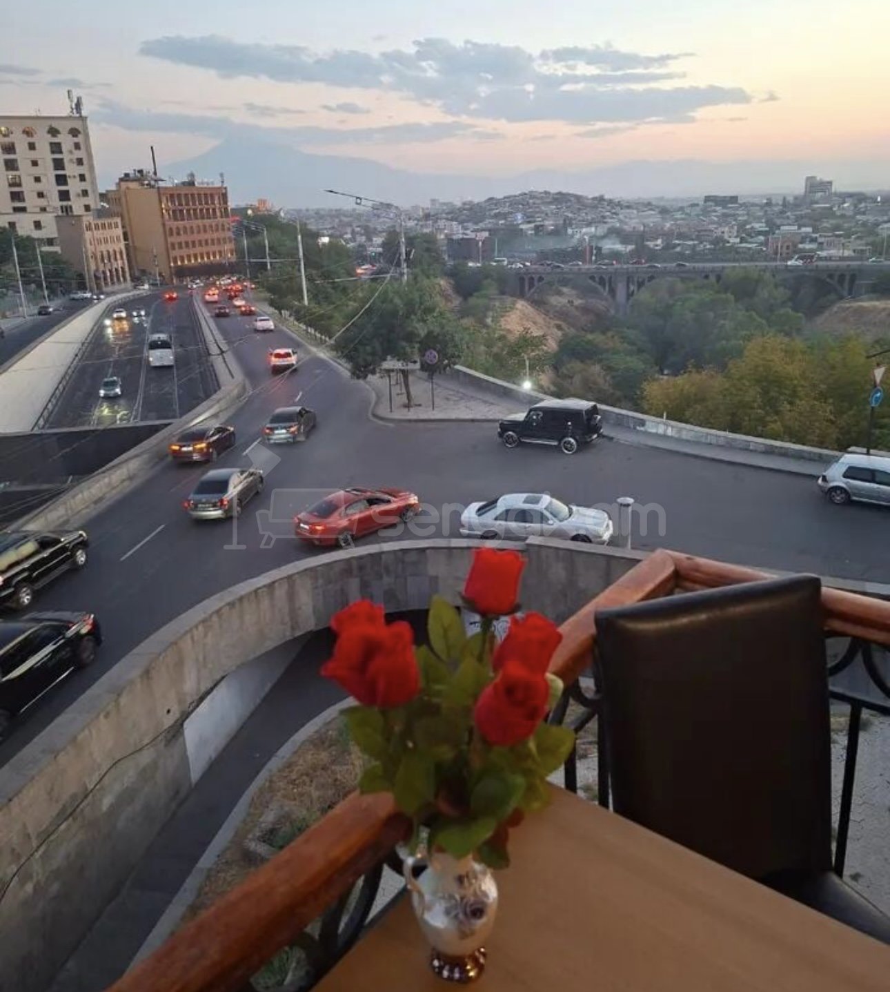 2 Սենյականոց Բնակարան Քարե Շենքում, 65քմ, 2/4 հարկ, Դիզայներական Վերանորոգված, Կահավորված, Արևկող