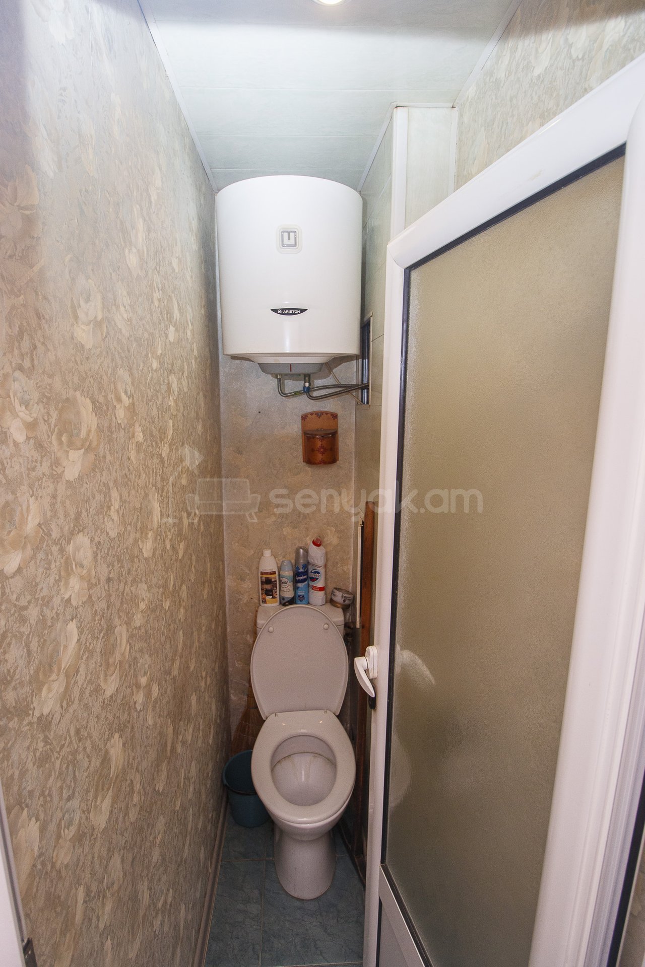 1 Սենյականոց Բնակարան Քարե Շենքում, 45քմ, 2/5 հարկ, Նորմալ Վիճակում