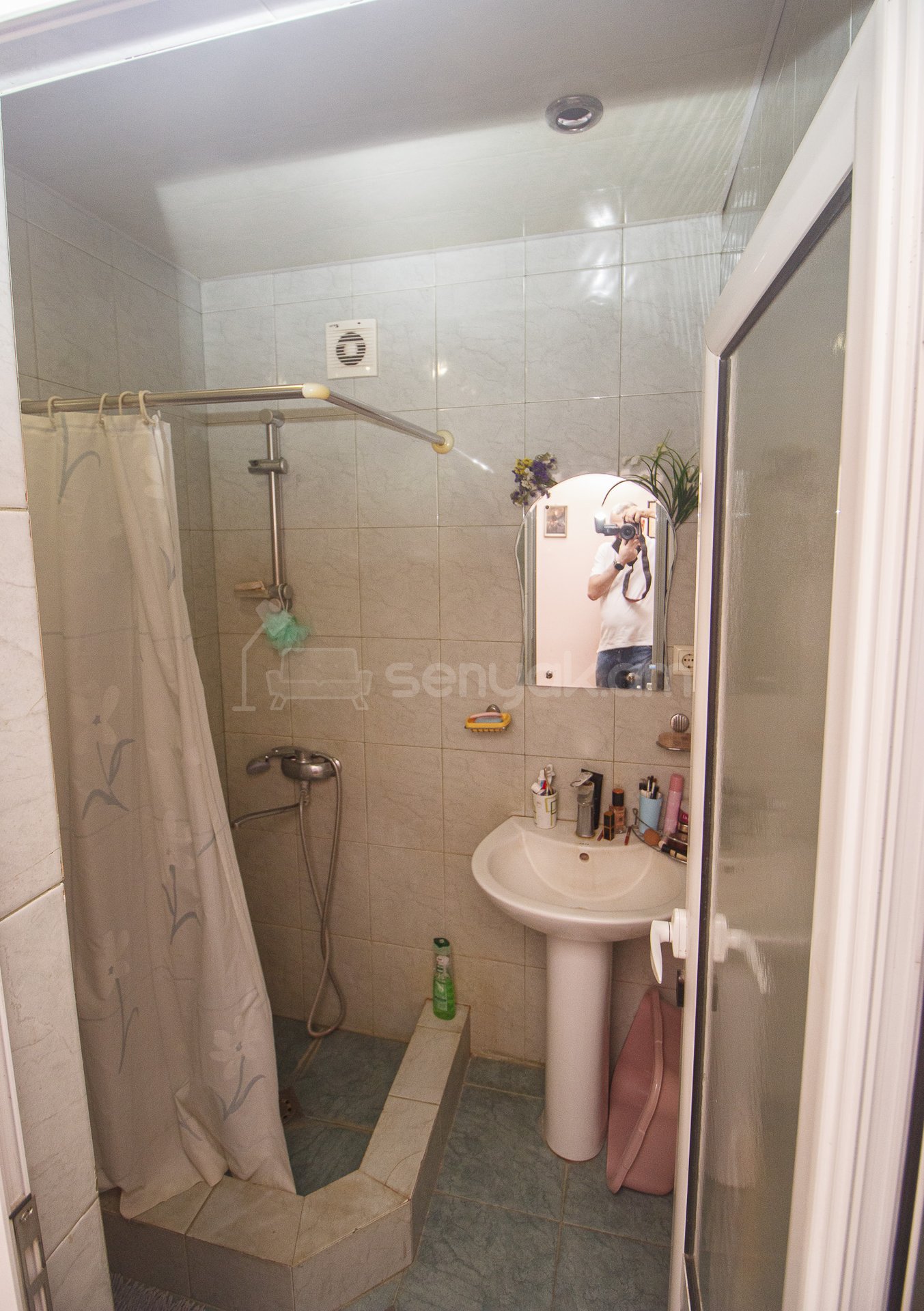 1 Սենյականոց Բնակարան Քարե Շենքում, 45քմ, 2/5 հարկ, Նորմալ Վիճակում