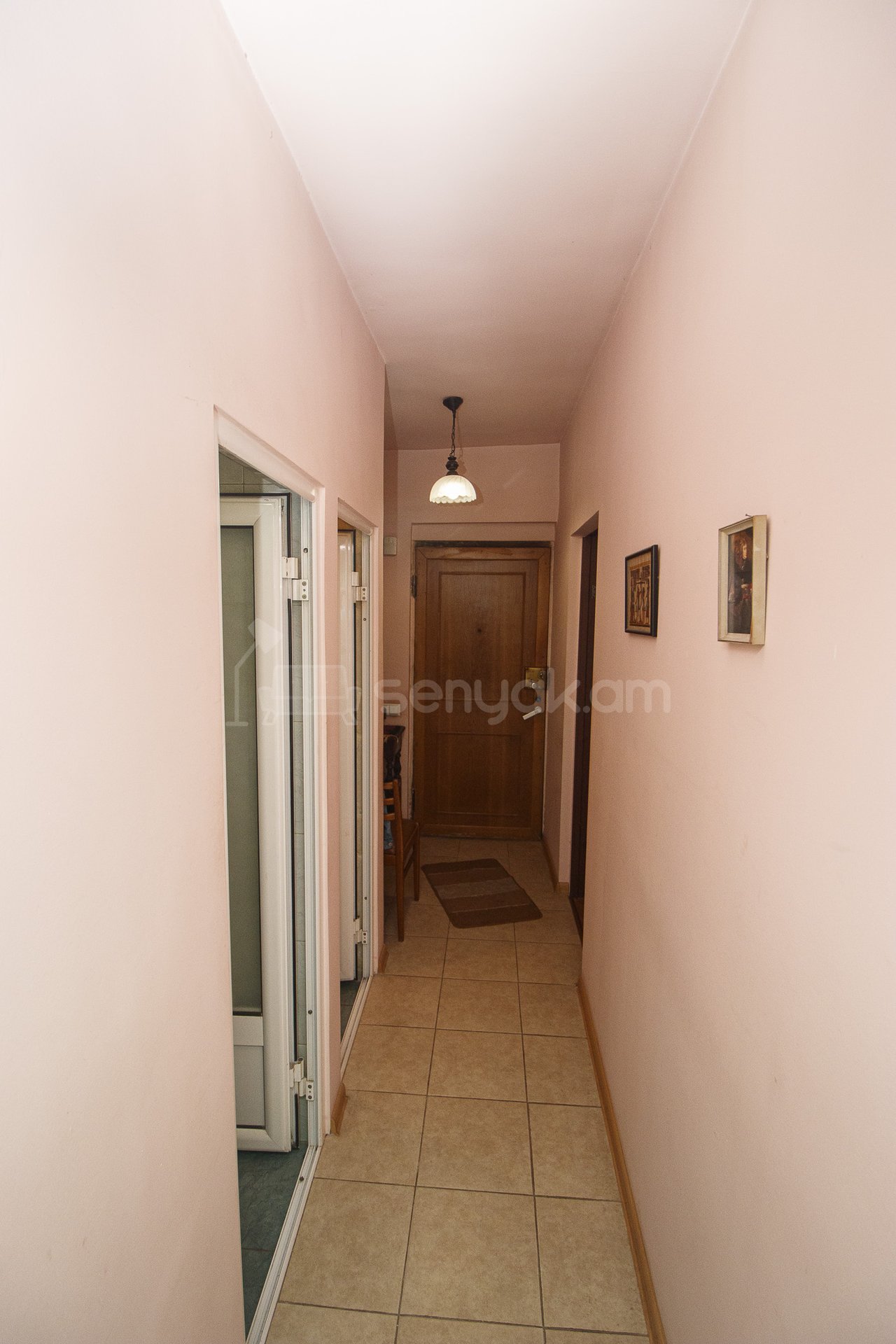 1 Սենյականոց Բնակարան Քարե Շենքում, 45քմ, 2/5 հարկ, Նորմալ Վիճակում