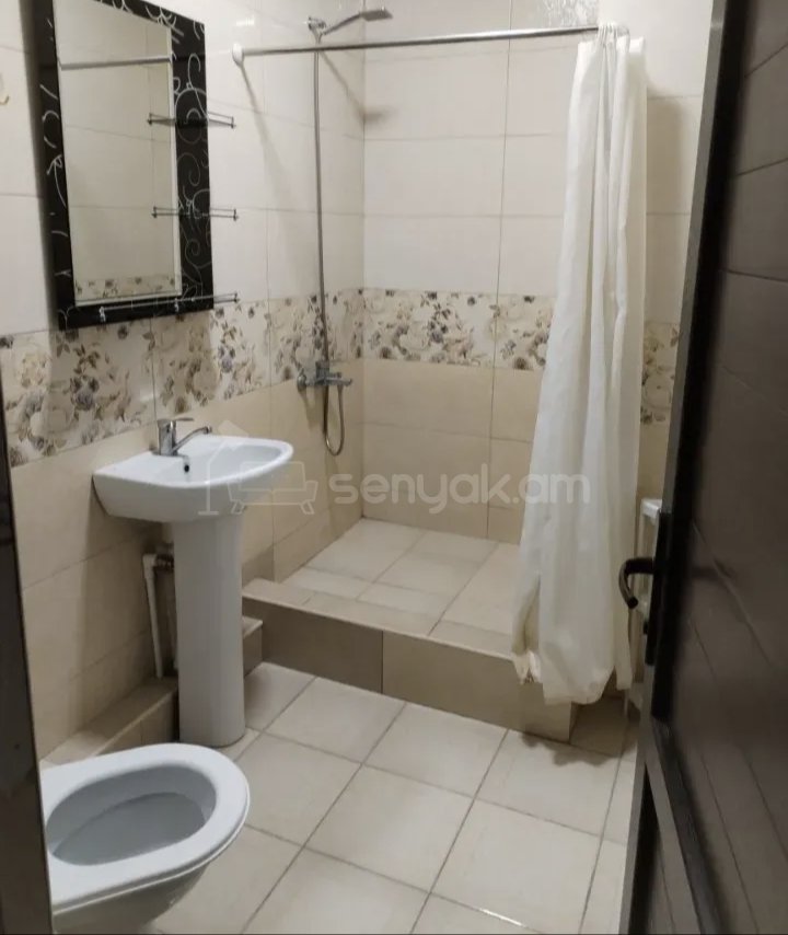 2 Սենյականոց Բնակարան Քարե Շենքում, 52քմ, 3/5 հարկ, Կապիտալ Վերանորոգված, Կահավորված, Արևկող