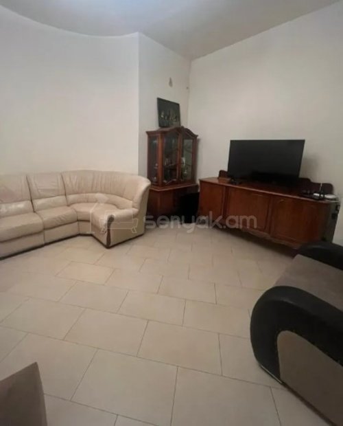 3 Սենյականոց Բնակարան Քարե Շենքում, 75քմ, 4/5 հարկ, Կոսմետիկ Վերանորոգված, Կահավորված, Արևկող