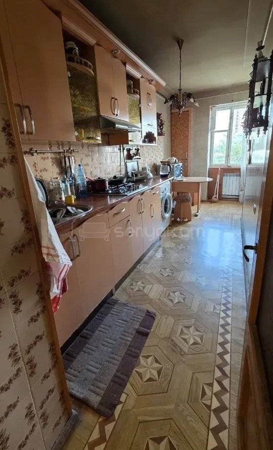 3 Սենյականոց Բնակարան, 77քմ, 3/9 հարկ, Նորմալ Վիճակում