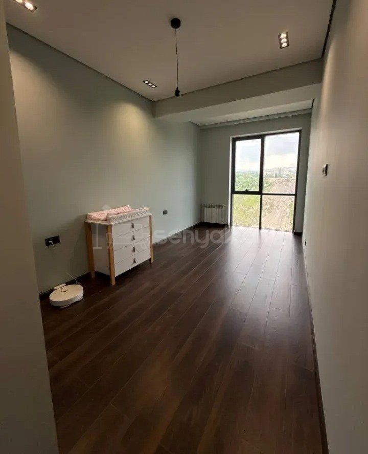 3 Սենյականոց Բնակարան Նորակառույցում, 110քմ, 17/18 հարկ, Դիզայներական Վերանորոգված