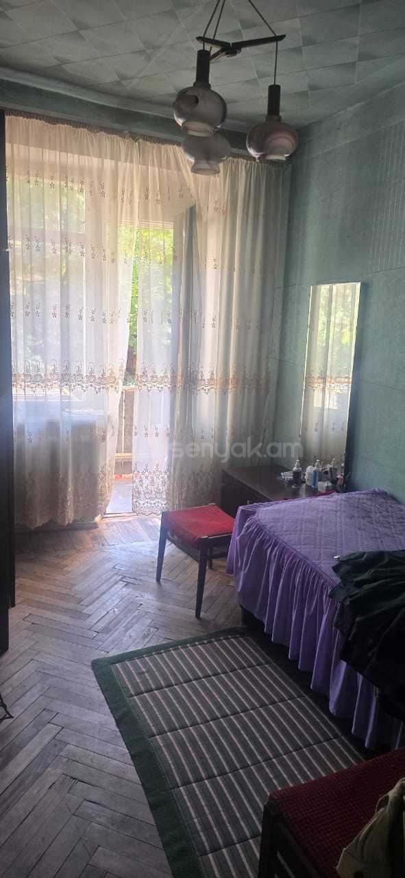 3 Սենյականոց Բնակարան Քարե Շենքում, 85քմ, 3/5 հարկ, Պետական Վիճակում