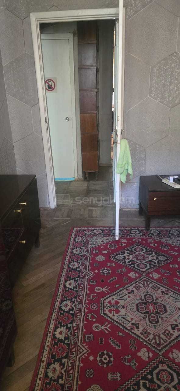 3 Սենյականոց Բնակարան Քարե Շենքում, 85քմ, 3/5 հարկ, Պետական Վիճակում