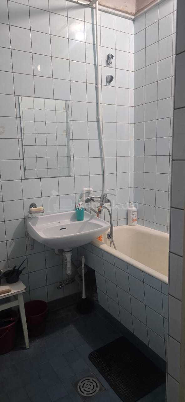 3 Սենյականոց Բնակարան Քարե Շենքում, 85քմ, 3/5 հարկ, Պետական Վիճակում