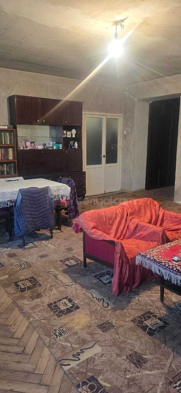 3 Սենյականոց Բնակարան Քարե Շենքում, 85քմ, 3/5 հարկ, Պետական Վիճակում