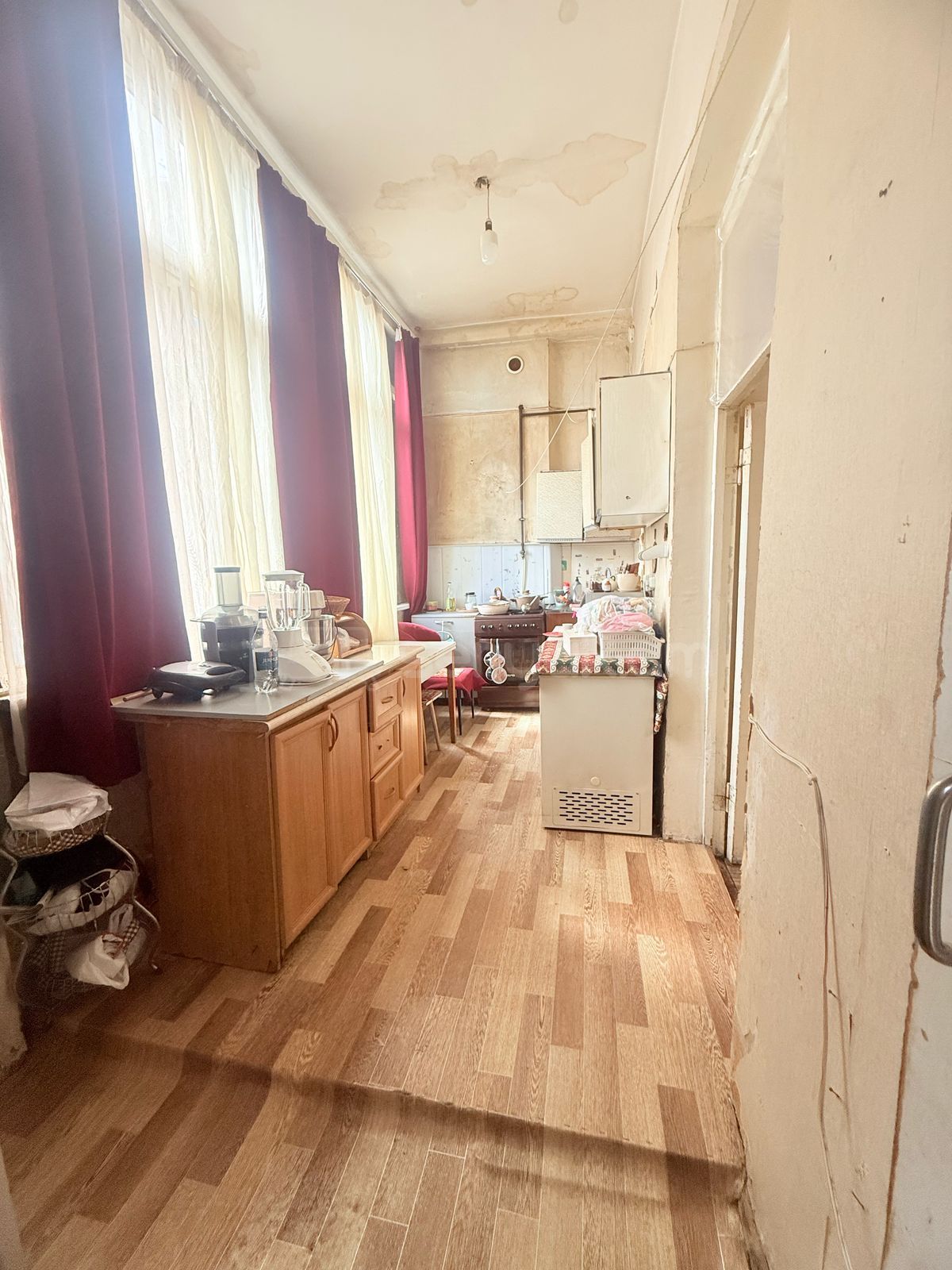 3 Սենյականոց Բնակարան Քարե Շենքում, 77քմ, 2/5 հարկ, Պետական Վիճակում