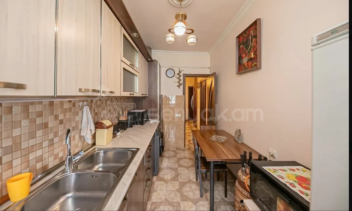 3 Սենյականոց Բնակարան Քարե Շենքում, 79քմ, 5/5 հարկ, Կապիտալ Վերանորոգված