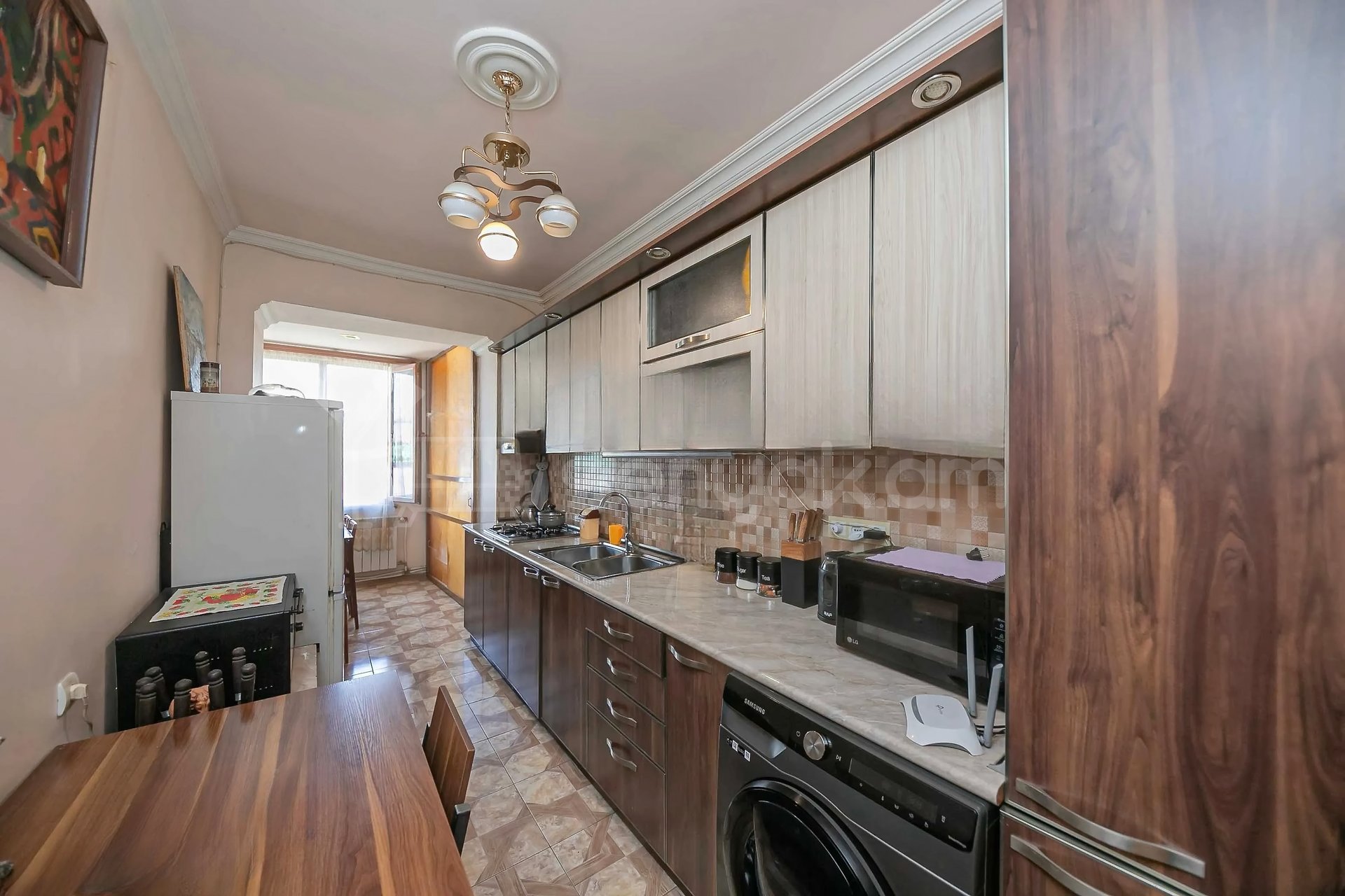 3 Սենյականոց Բնակարան Քարե Շենքում, 79քմ, 5/5 հարկ, Կապիտալ Վերանորոգված