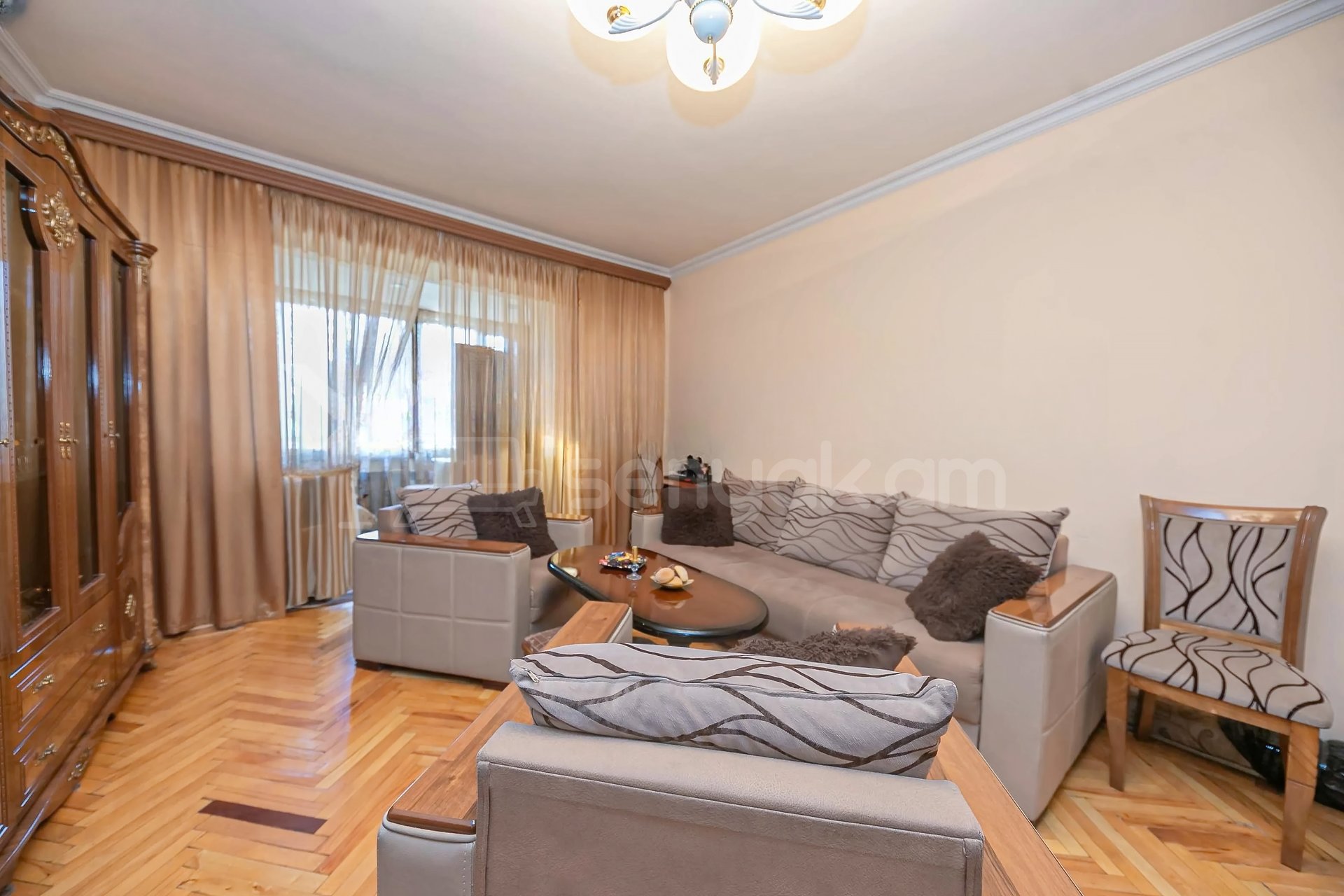 3 Սենյականոց Բնակարան Քարե Շենքում, 79քմ, 5/5 հարկ, Կապիտալ Վերանորոգված