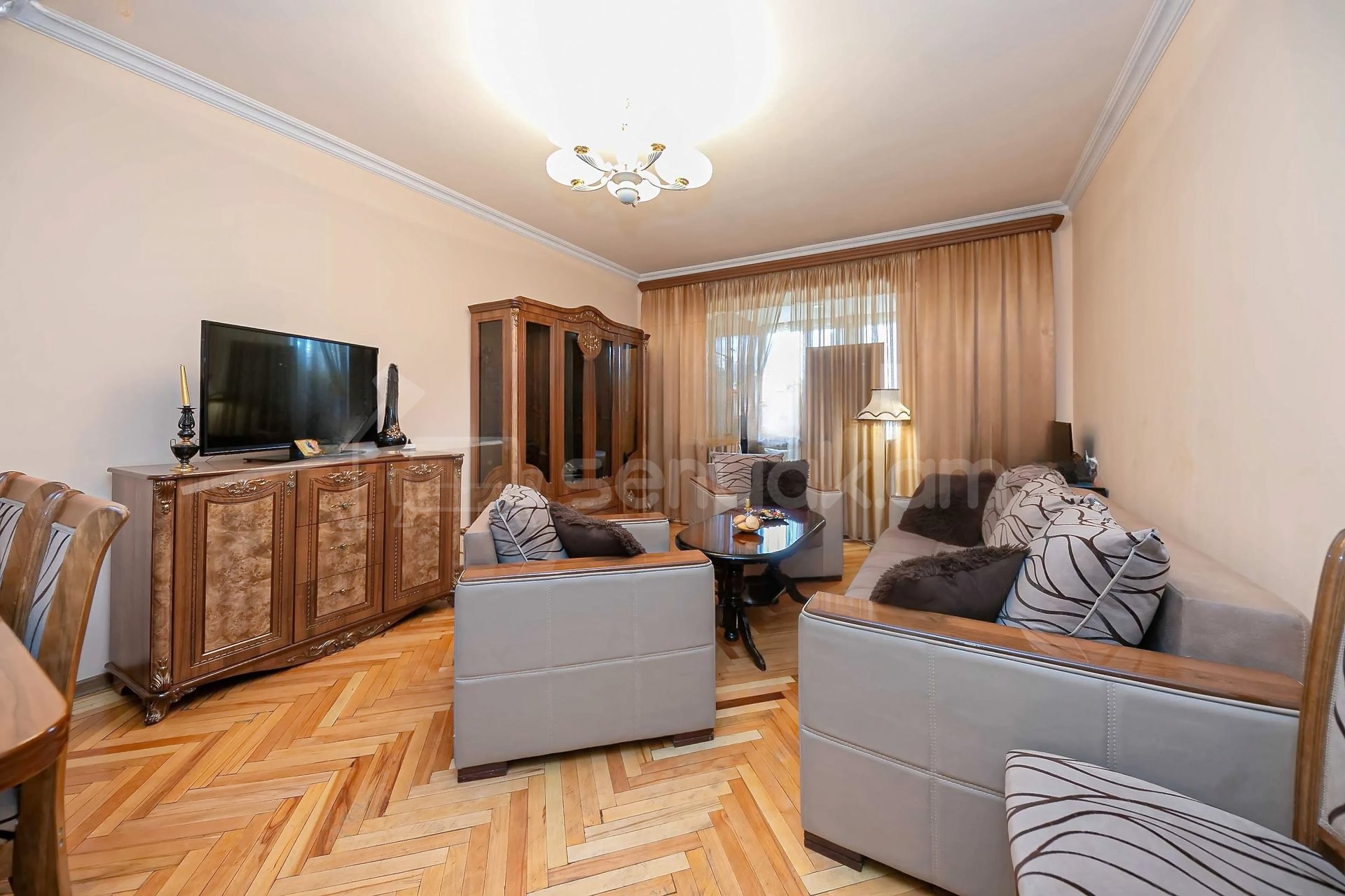 3 Սենյականոց Բնակարան Քարե Շենքում, 79քմ, 5/5 հարկ, Կապիտալ Վերանորոգված