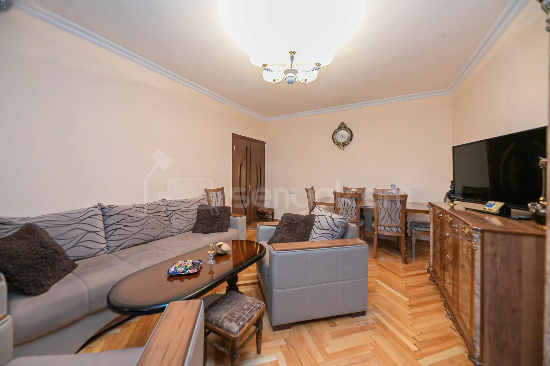 3 Սենյականոց Բնակարան Քարե Շենքում, 79քմ, 5/5 հարկ, Կապիտալ Վերանորոգված