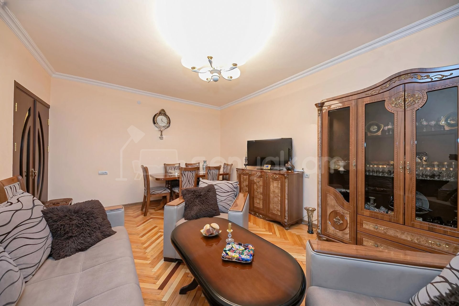 3 Սենյականոց Բնակարան Քարե Շենքում, 79քմ, 5/5 հարկ, Կապիտալ Վերանորոգված