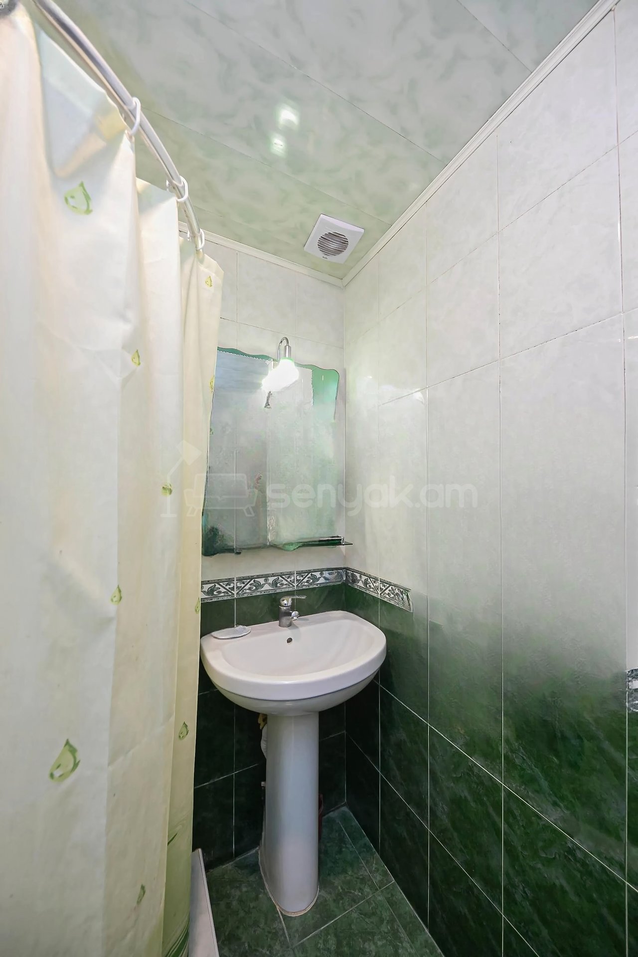 3 Սենյականոց Բնակարան Քարե Շենքում, 79քմ, 5/5 հարկ, Կապիտալ Վերանորոգված