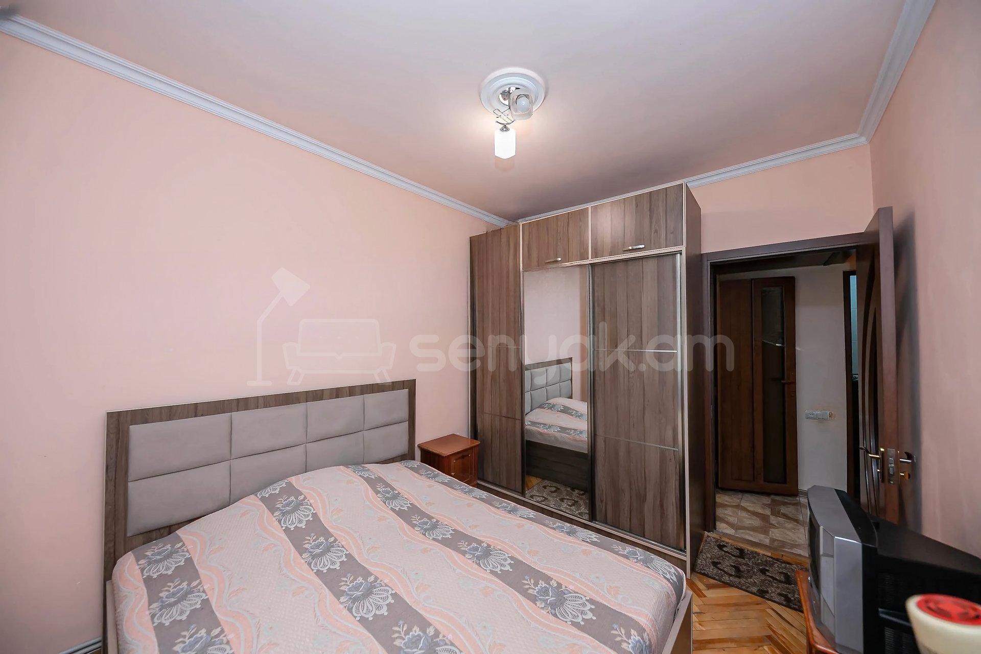 3 Սենյականոց Բնակարան Քարե Շենքում, 79քմ, 5/5 հարկ, Կապիտալ Վերանորոգված