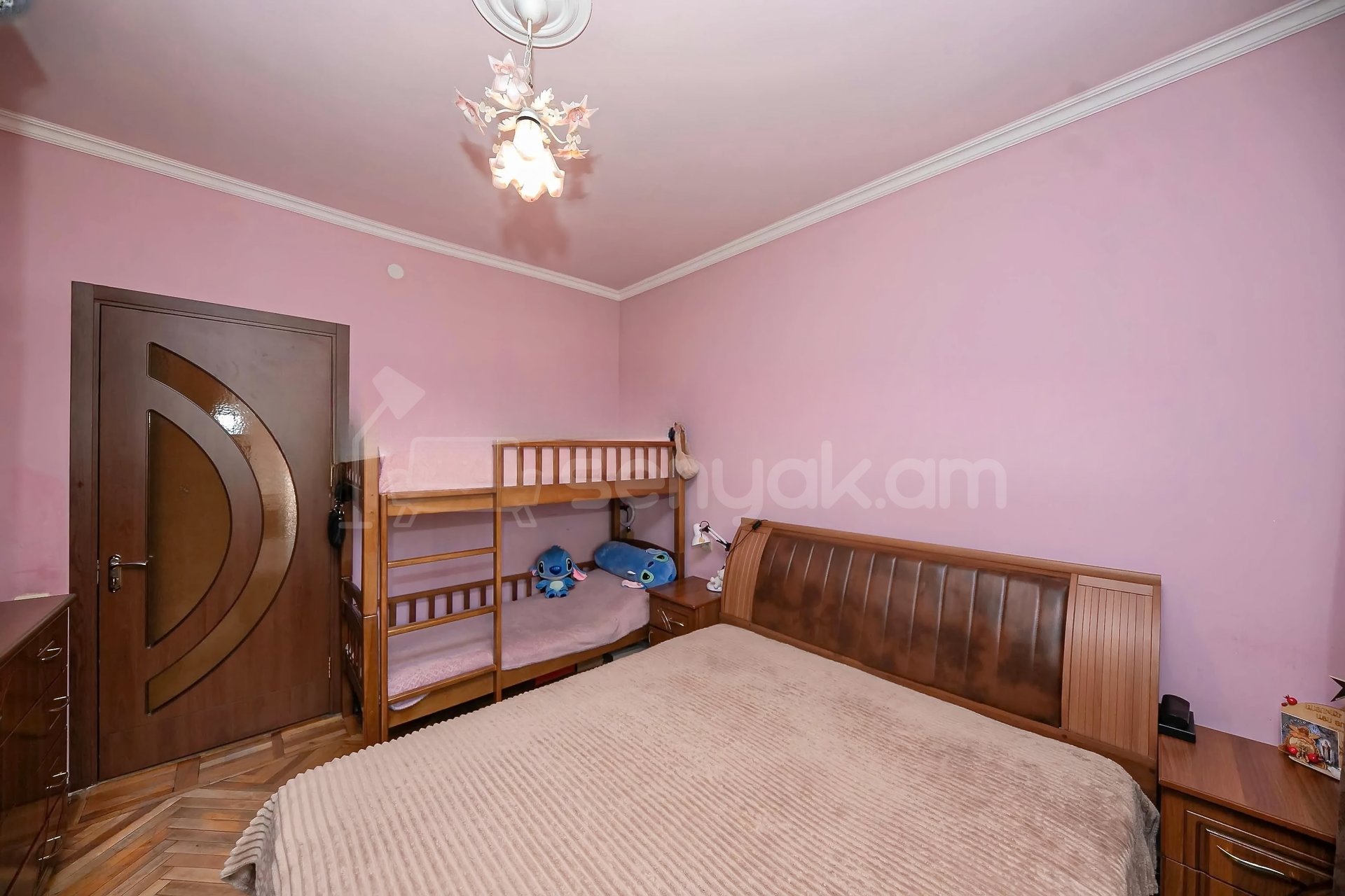 3 Սենյականոց Բնակարան Քարե Շենքում, 79քմ, 5/5 հարկ, Կապիտալ Վերանորոգված