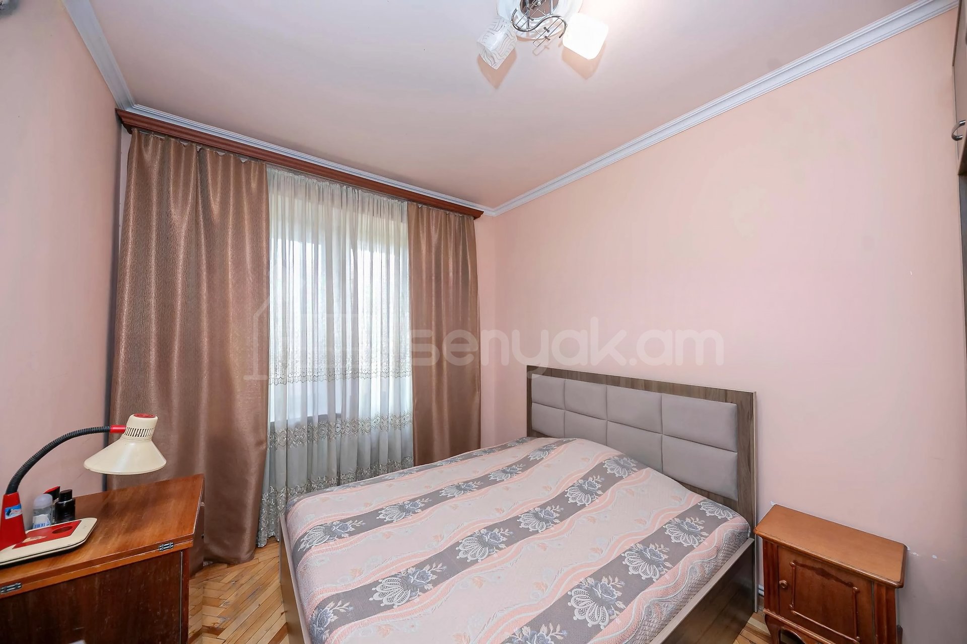 3 Սենյականոց Բնակարան Քարե Շենքում, 79քմ, 5/5 հարկ, Կապիտալ Վերանորոգված