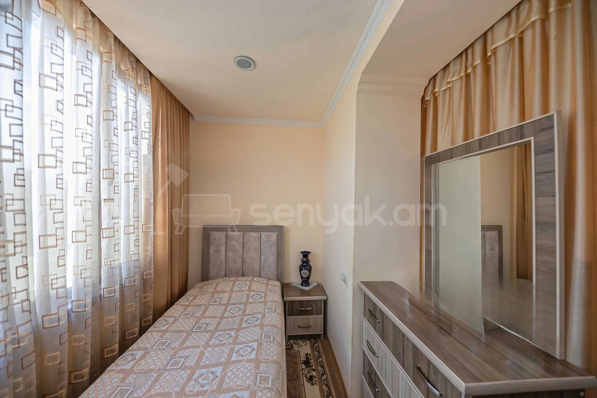 3 Սենյականոց Բնակարան Քարե Շենքում, 79քմ, 5/5 հարկ, Կապիտալ Վերանորոգված