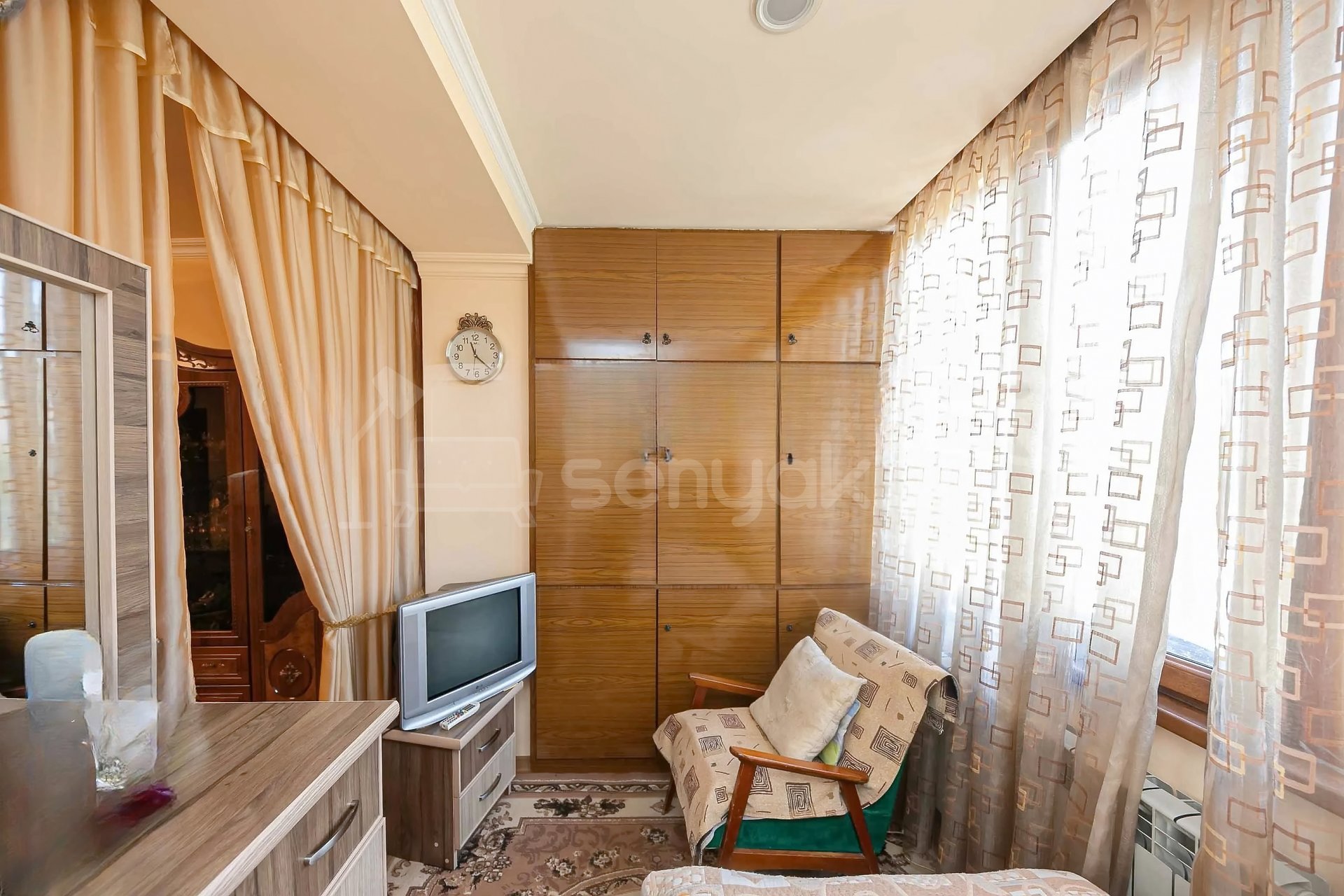 3 Սենյականոց Բնակարան Քարե Շենքում, 79քմ, 5/5 հարկ, Կապիտալ Վերանորոգված