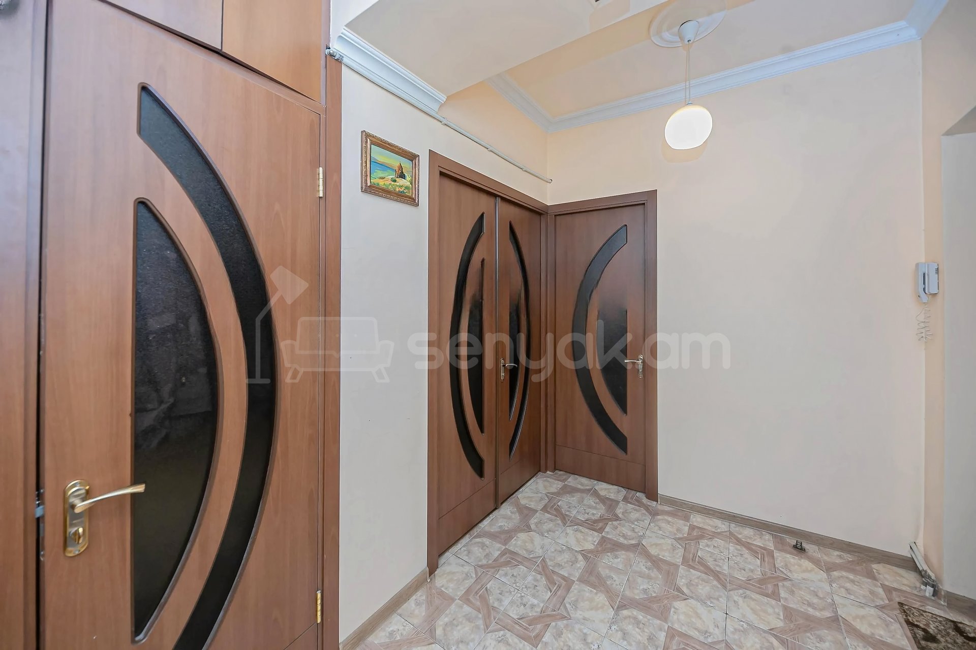 3 Սենյականոց Բնակարան Քարե Շենքում, 79քմ, 5/5 հարկ, Կապիտալ Վերանորոգված