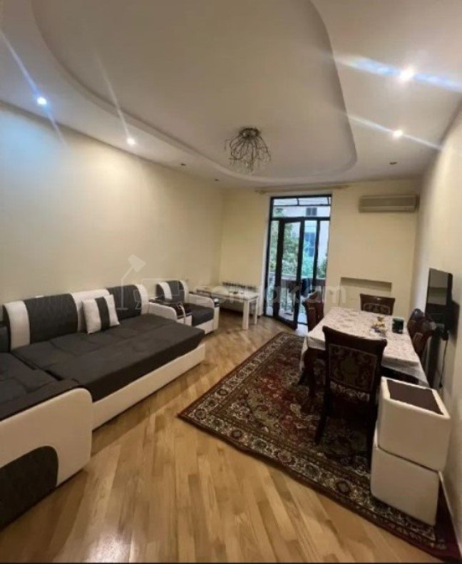 3 Սենյականոց Բնակարան Քարե Շենքում, 70քմ, 2/5 հարկ, Կապիտալ Վերանորոգված, Կահավորված