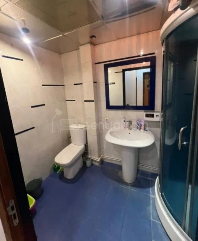 3 Սենյականոց Բնակարան Քարե Շենքում, 70քմ, 2/5 հարկ, Կապիտալ Վերանորոգված, Կահավորված