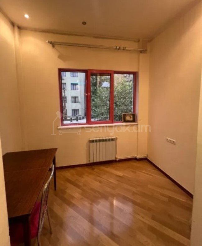 3 Սենյականոց Բնակարան Քարե Շենքում, 70քմ, 2/5 հարկ, Կապիտալ Վերանորոգված, Կահավորված