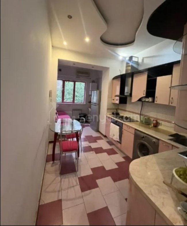3 Սենյականոց Բնակարան Քարե Շենքում, 70քմ, 2/5 հարկ, Կապիտալ Վերանորոգված, Կահավորված