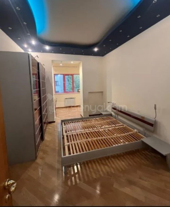 3 Սենյականոց Բնակարան Քարե Շենքում, 70քմ, 2/5 հարկ, Կապիտալ Վերանորոգված, Կահավորված