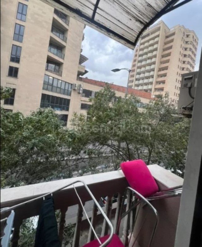 3 Սենյականոց Բնակարան Քարե Շենքում, 70քմ, 2/5 հարկ, Կապիտալ Վերանորոգված, Կահավորված