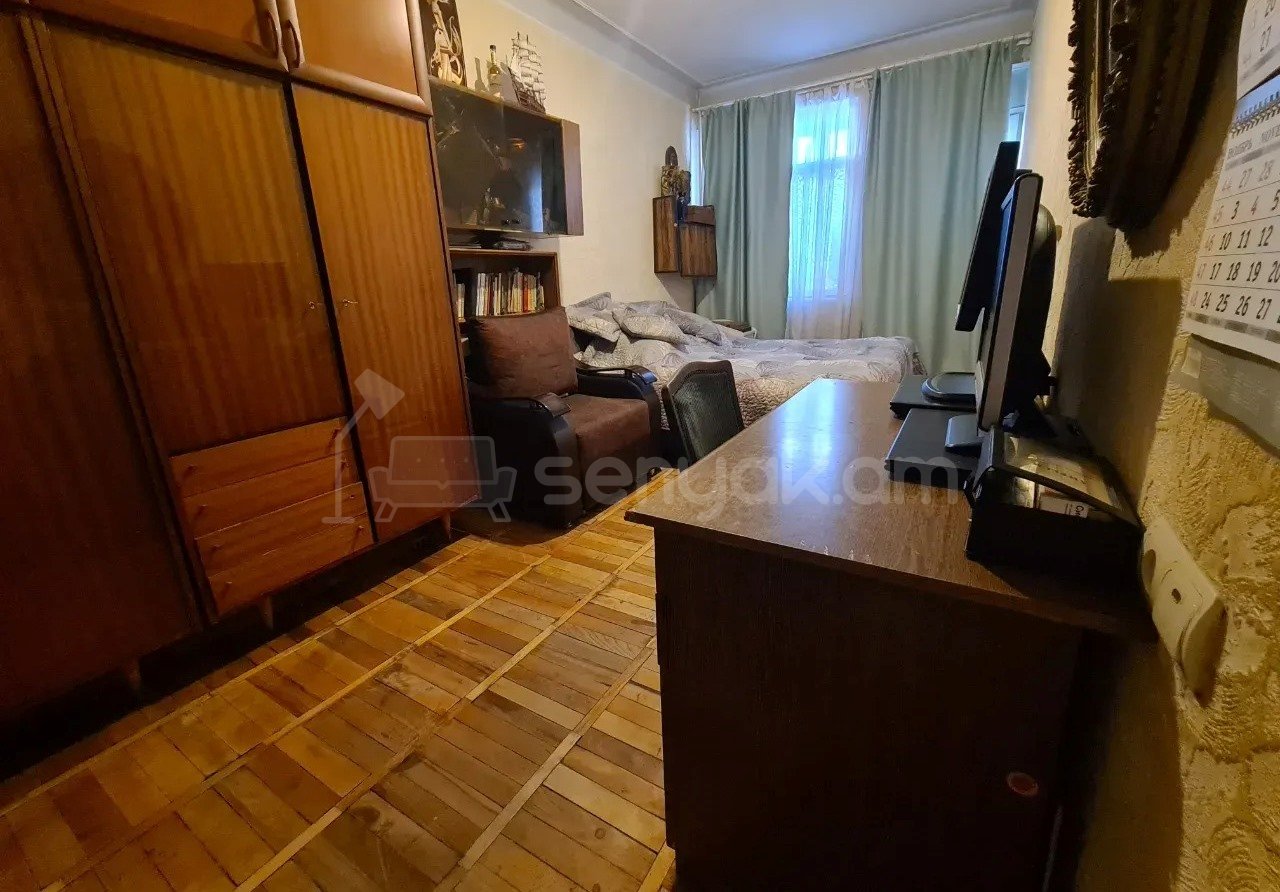 4 Սենյականոց Բնակարան Քարե Շենքում, 98քմ, 2/5 հարկ, Կապիտալ Վերանորոգված