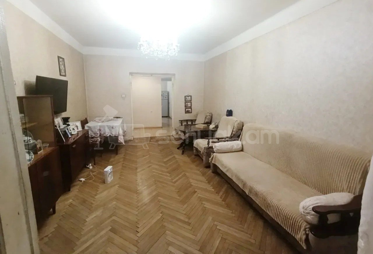 3 Սենյականոց Բնակարան Քարե Շենքում, 79քմ, 1/5 հարկ, Պետական Վիճակում