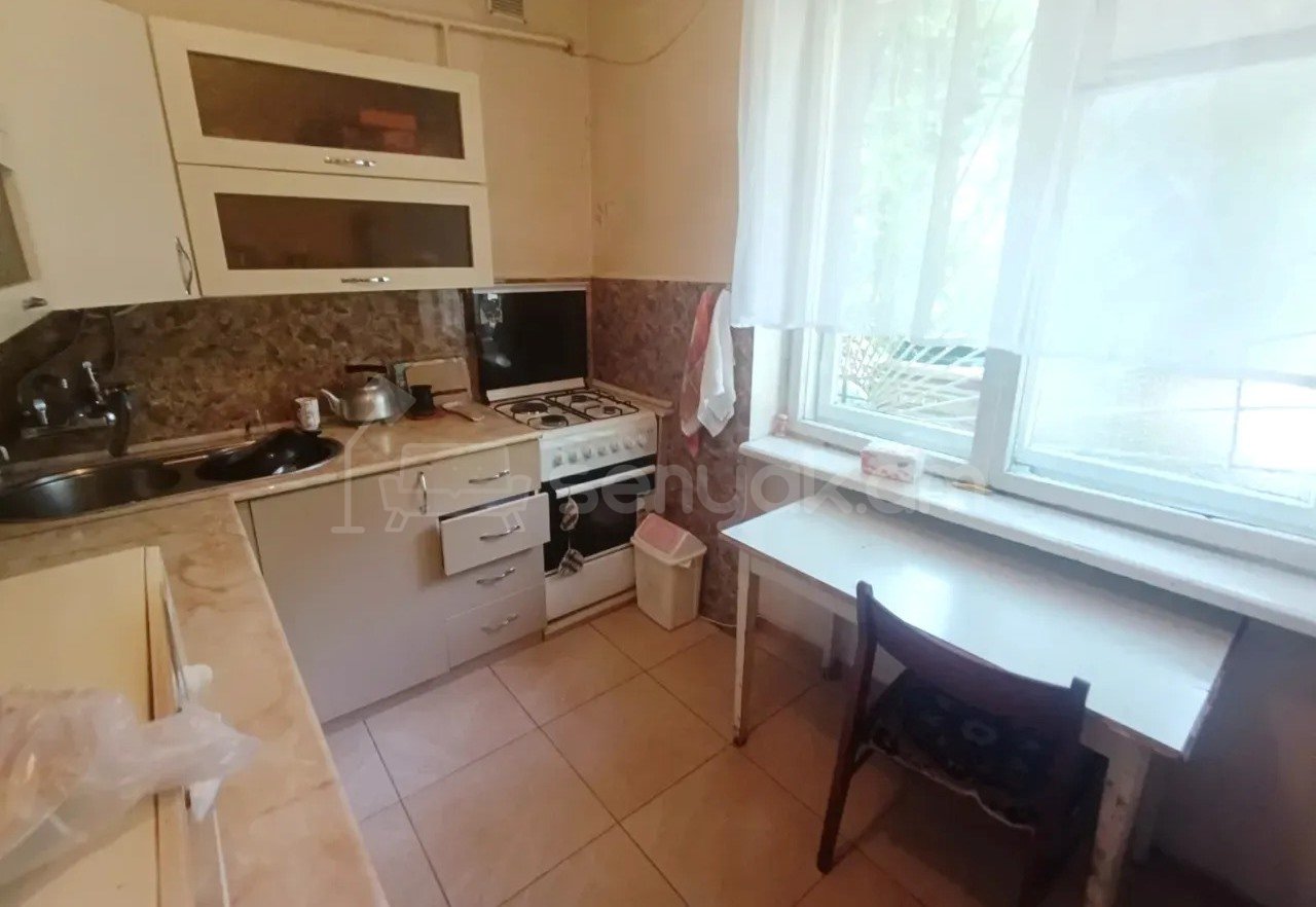 3 Սենյականոց Բնակարան Քարե Շենքում, 79քմ, 1/5 հարկ, Պետական Վիճակում