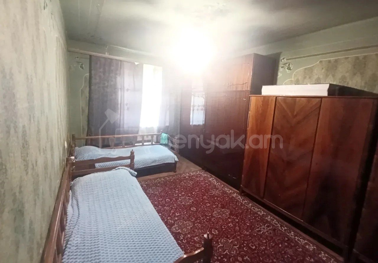 3 Սենյականոց Բնակարան Քարե Շենքում, 79քմ, 1/5 հարկ, Պետական Վիճակում